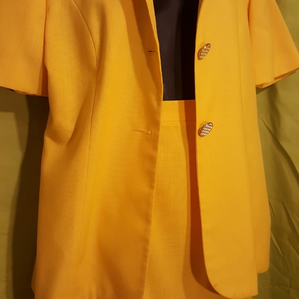 Yellow Suit - Picture 2 of 4